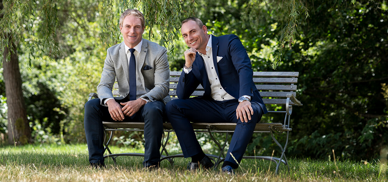 Frank and Maik Greiser sitting on a bench